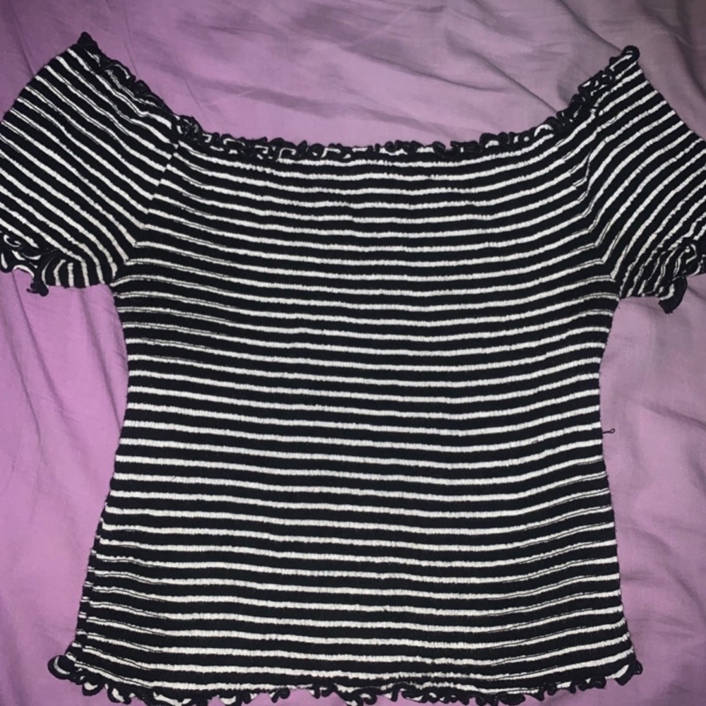 Stripped Shoulder Or No ShoulderCute Black And White Crop Top